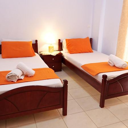 Miracle Apartments Saranda Bagian luar foto
