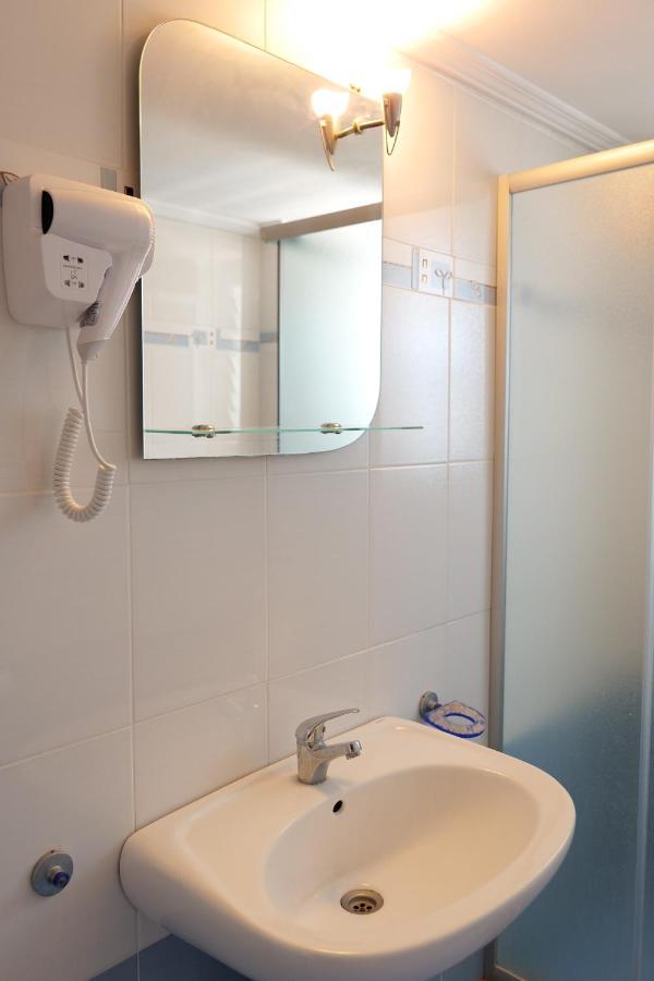 Miracle Apartments Saranda Bagian luar foto